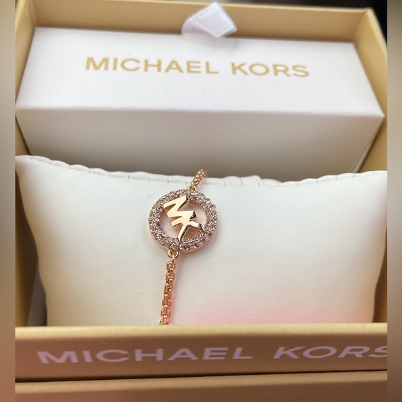 NWT! Michael Kors slider bracelet in rose gold. Pave MK logo with rhinestones - Picture 3 of 12